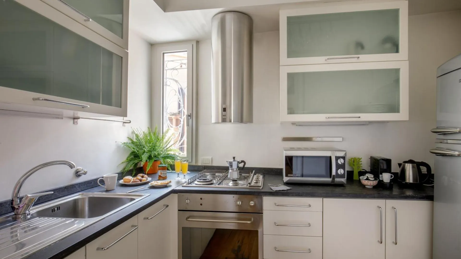 The Right Place 4U Mario De Fiori Apartment Rome